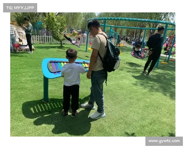 一家四口携手共赴迁马之旅 用脚步书写温馨亲子时光 一家四口携手共赴迁马之旅 用脚步书写温馨亲子时光